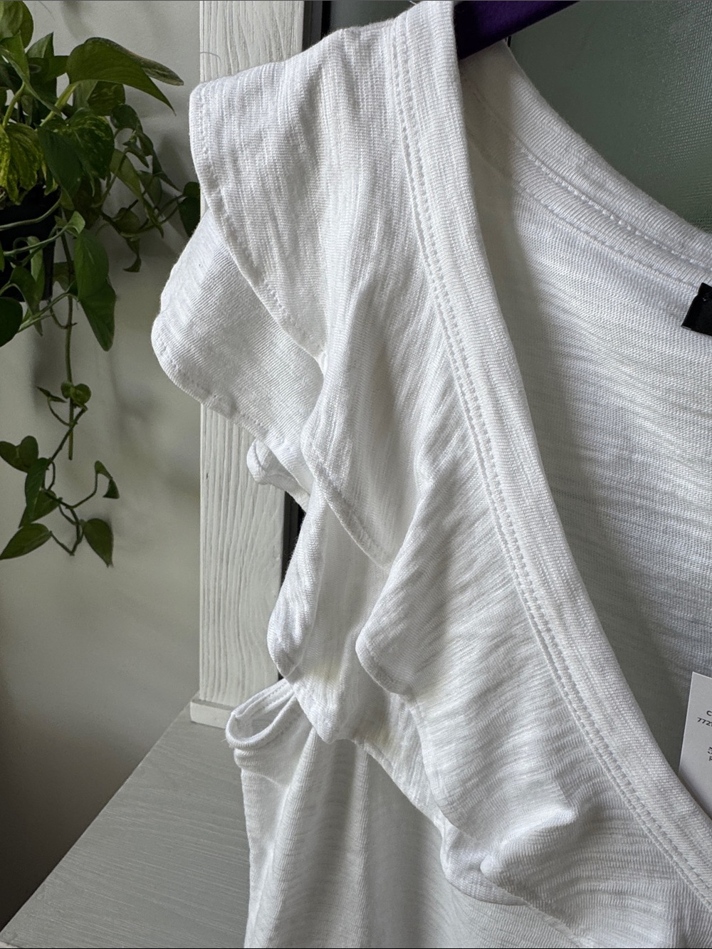 White ruffled V-neck Tee - Picture 4 of 5
